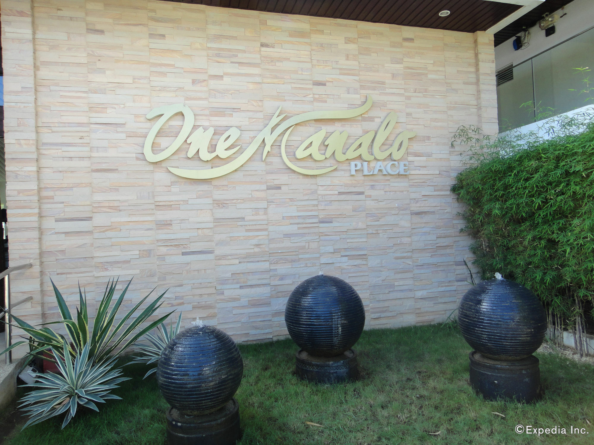 One Manalo Place Puerto Princesa Εξωτερικό φωτογραφία